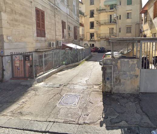 locale commerciale in vendita a Napoli in zona Stella