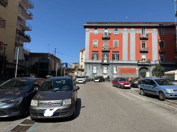locale commerciale in vendita a Napoli in zona Vomero