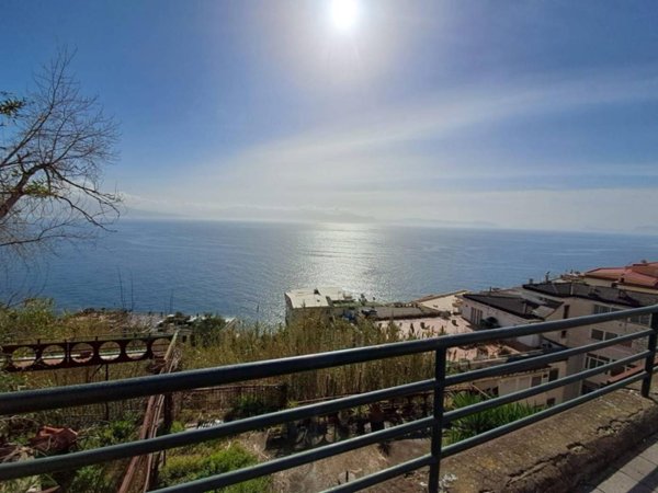 appartamento in vendita a Napoli in zona Posillipo