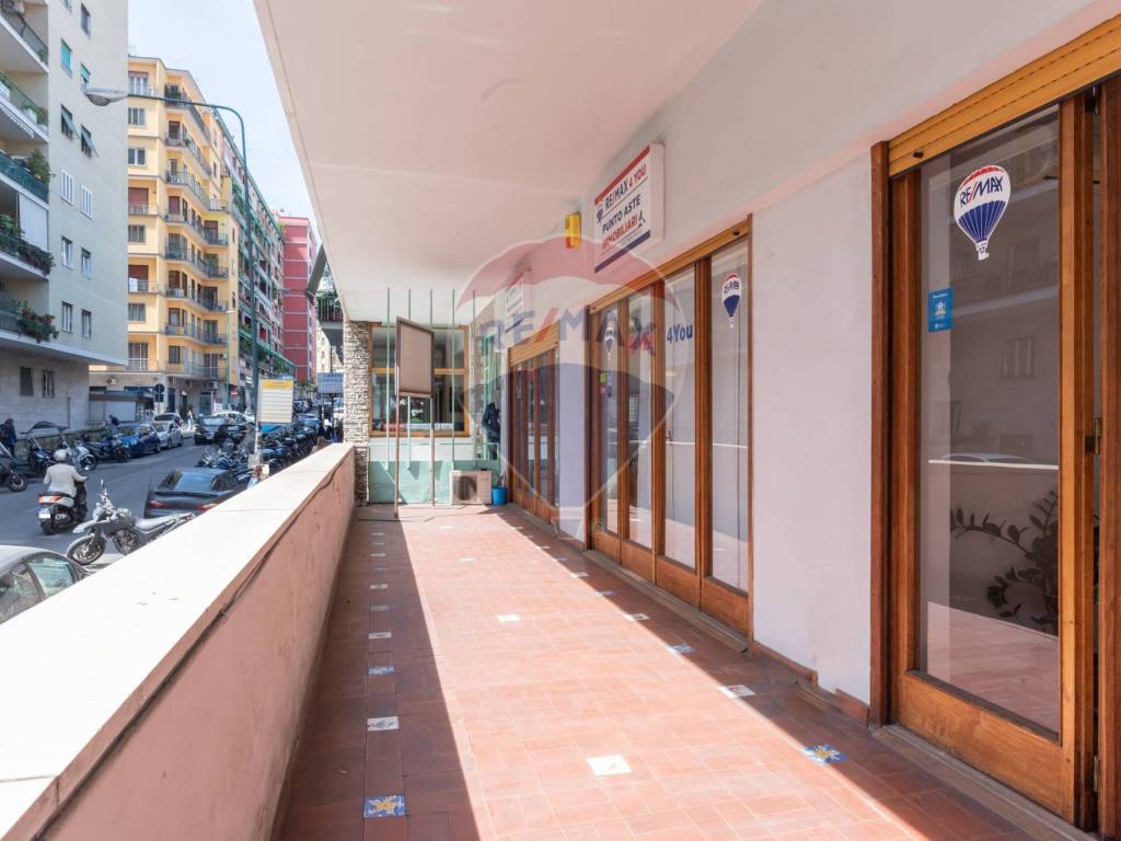 appartamento in vendita a Napoli in zona Chiaia