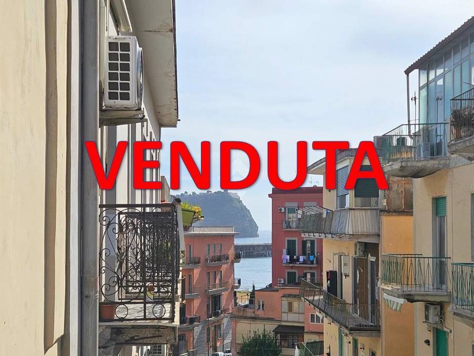 appartamento in vendita a Napoli in zona Bagnoli