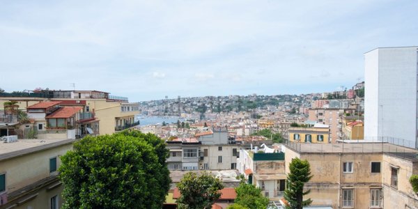 appartamento in vendita a Napoli in zona Chiaia