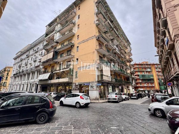 appartamento in vendita a Napoli in zona San Carlo all'Arena