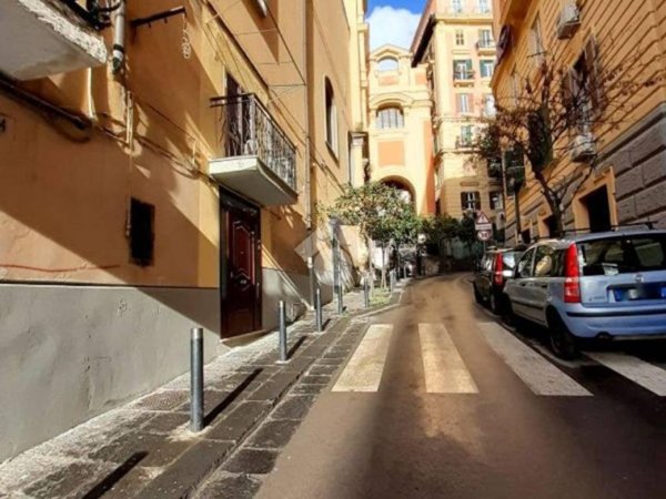 appartamento in vendita a Napoli in zona Chiaia
