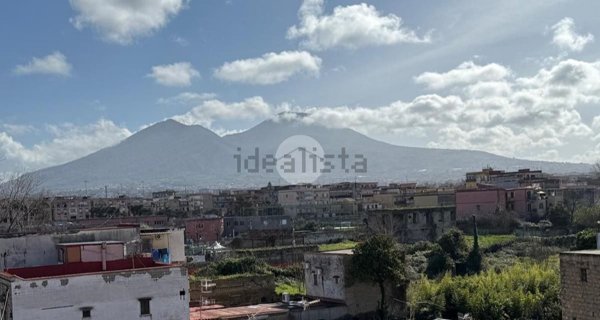 appartamento in vendita a Napoli in zona Barra