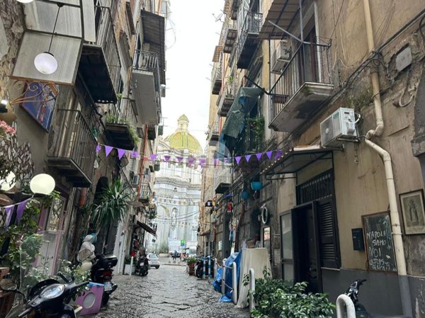 appartamento in vendita a Napoli in zona Stella