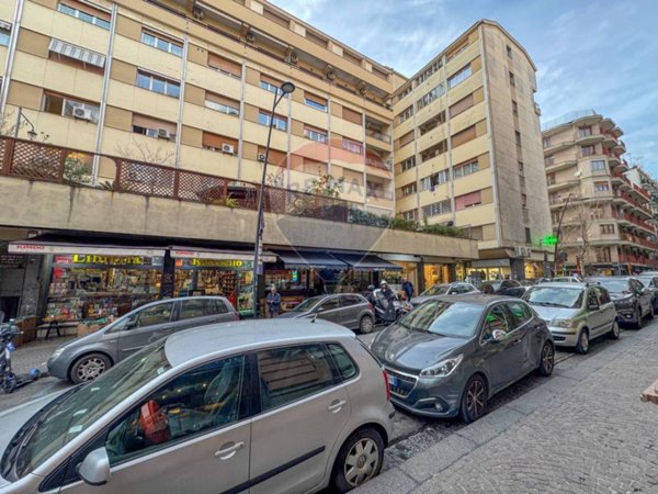 negozio in vendita a Napoli in zona Vomero