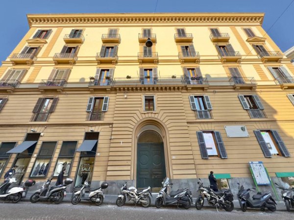 appartamento in vendita a Napoli in zona Chiaia