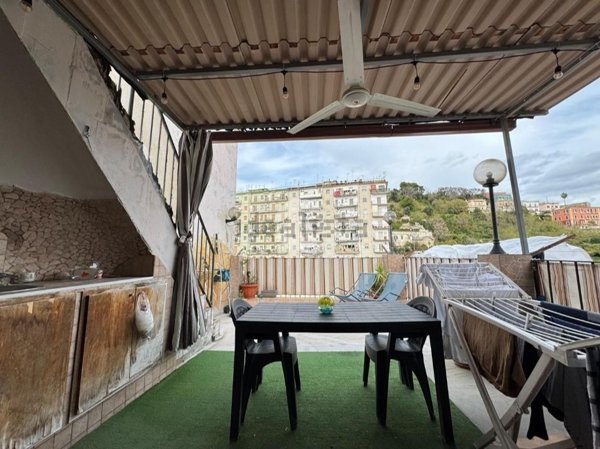 appartamento in vendita a Napoli in zona San Carlo all'Arena