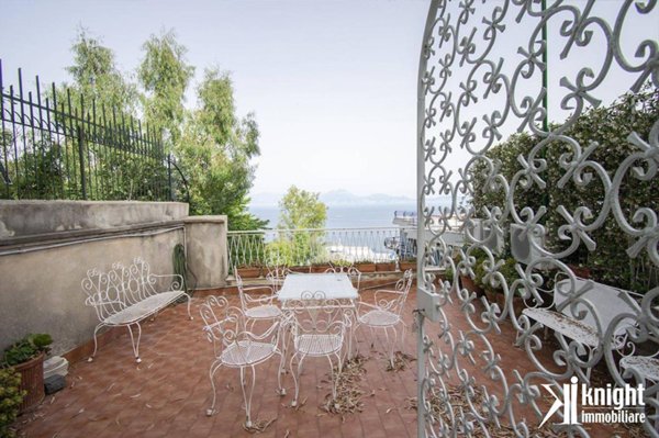 appartamento in vendita a Napoli in zona Posillipo