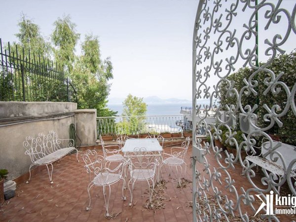 appartamento in vendita a Napoli in zona Posillipo