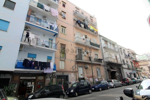 appartamento in vendita a Napoli in zona San Carlo all'Arena