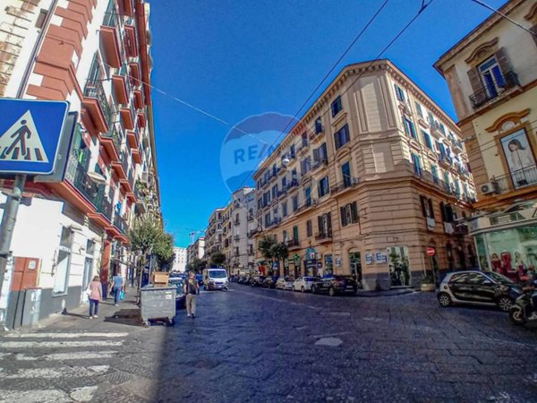 locale commerciale in vendita a Napoli in zona Pendino / San Giuseppe