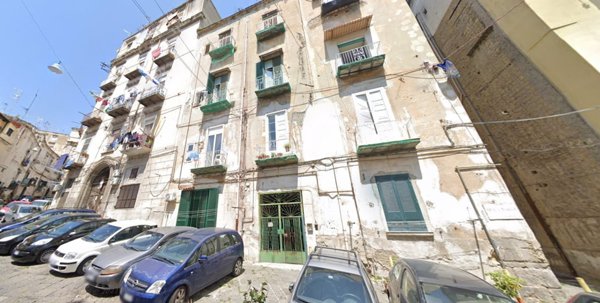 locale commerciale in vendita a Napoli in zona Stella
