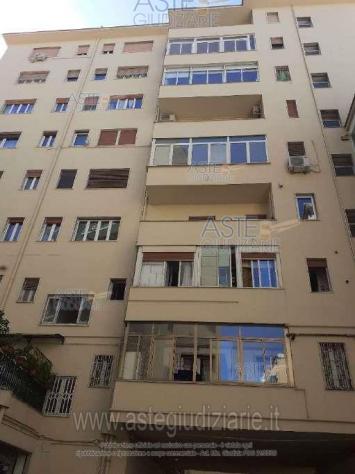 appartamento in vendita a Napoli in zona Chiaia