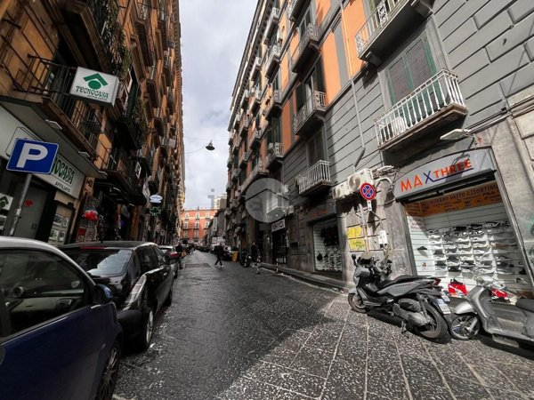 locale commerciale in vendita a Napoli