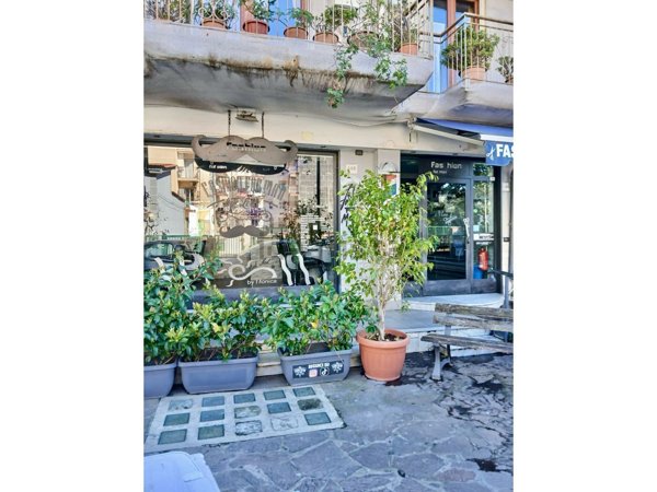 locale commerciale in vendita a Napoli in zona Pianura