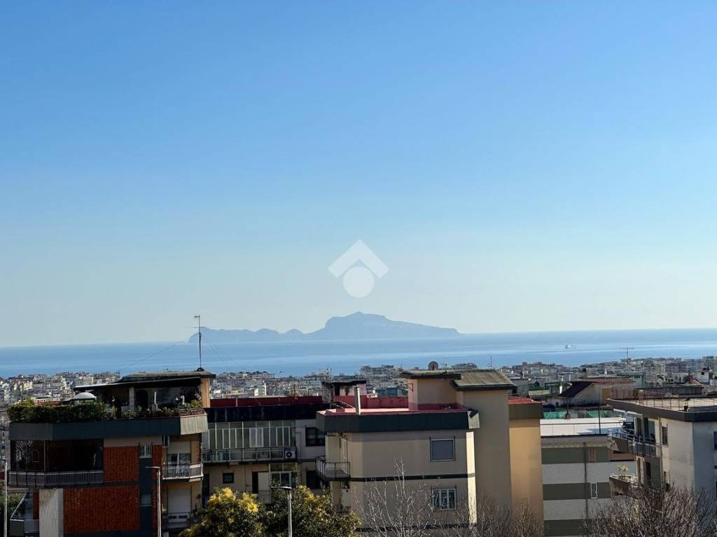 appartamento in vendita a Napoli in zona Arenella