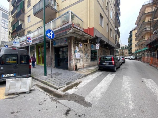 negozio in vendita a Napoli in zona Soccavo