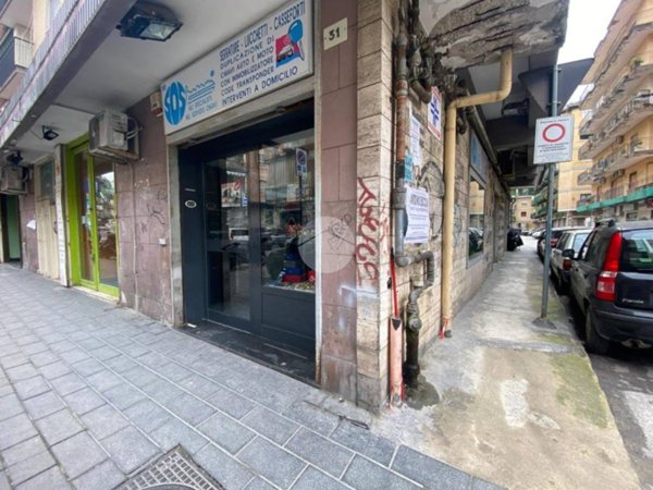 negozio in vendita a Napoli in zona Soccavo