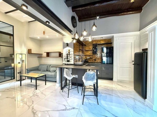 appartamento in vendita a Napoli in zona Montecalvario