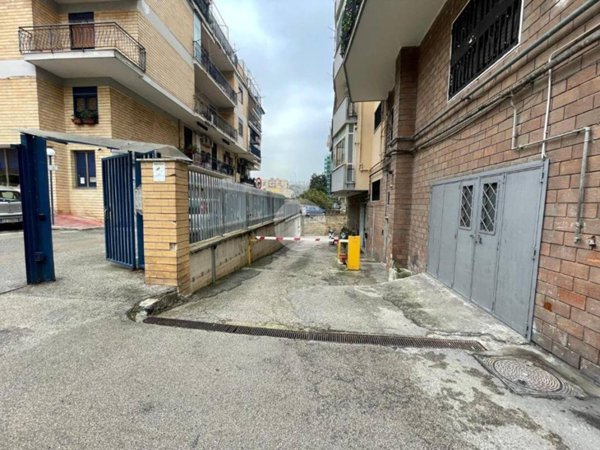 negozio in vendita a Napoli in zona Soccavo
