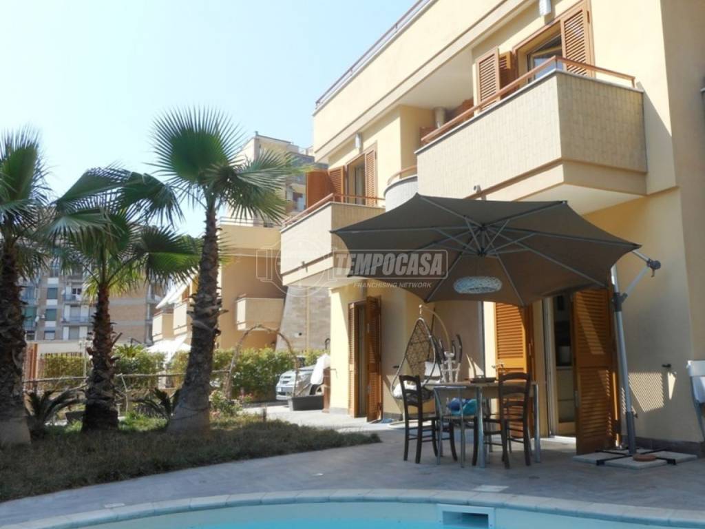 casa indipendente in vendita a Napoli in zona Fuorigrotta