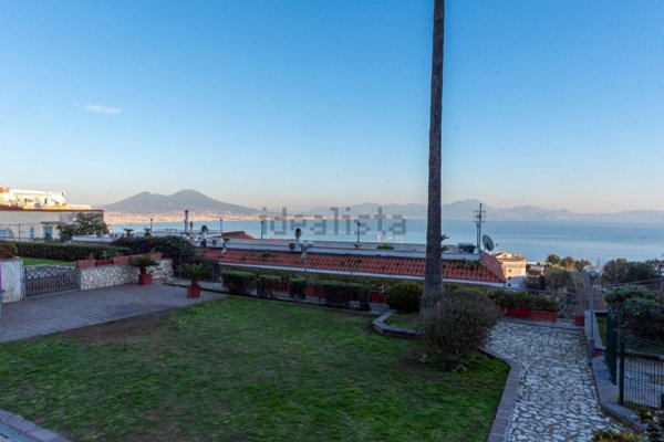 casa indipendente in vendita a Napoli in zona Posillipo