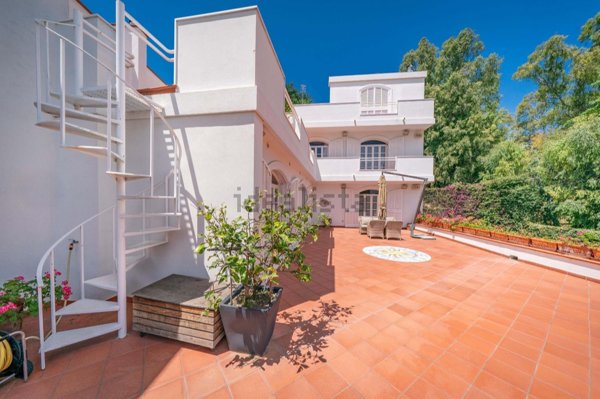 casa indipendente in vendita a Napoli in zona Posillipo