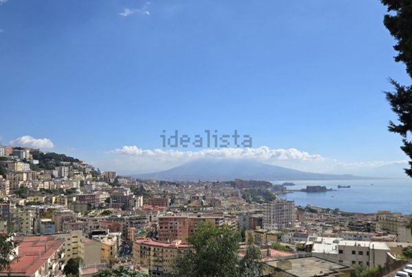 casa indipendente in vendita a Napoli in zona Chiaia
