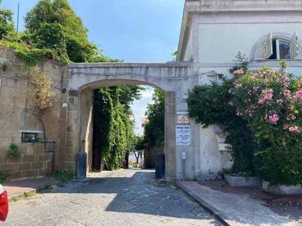 appartamento in vendita a Napoli in zona Posillipo