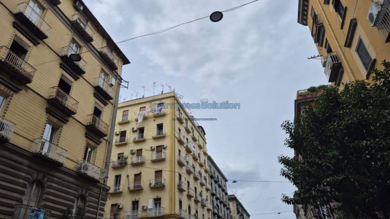 locale commerciale in vendita a Napoli in zona Vicaria
