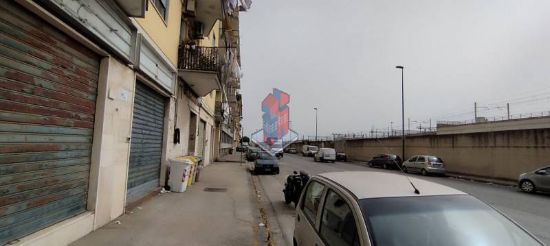 locale commerciale in vendita a Napoli in zona Barra