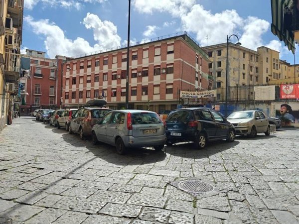 appartamento in vendita a Napoli in zona Stella
