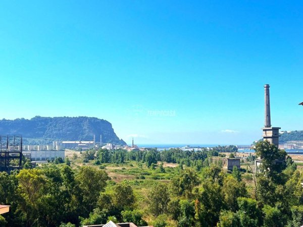 appartamento in vendita a Napoli in zona Bagnoli