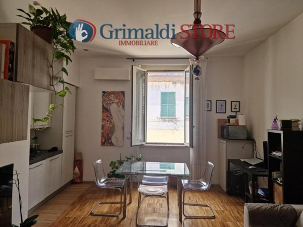 appartamento in vendita a Napoli in zona Chiaia