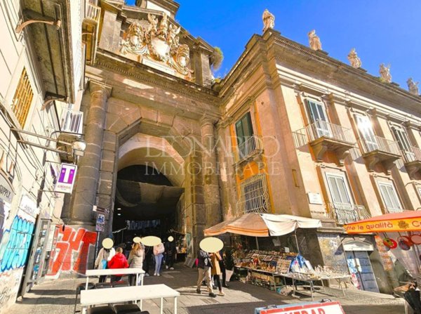 negozio in vendita a Napoli in zona San Lorenzo