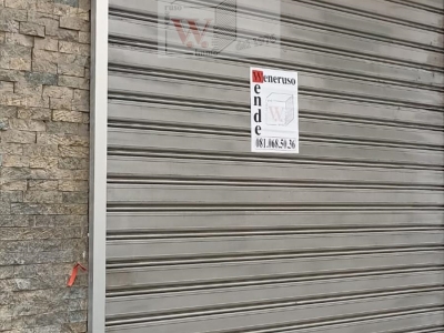 negozio in vendita a Napoli in zona Vomero