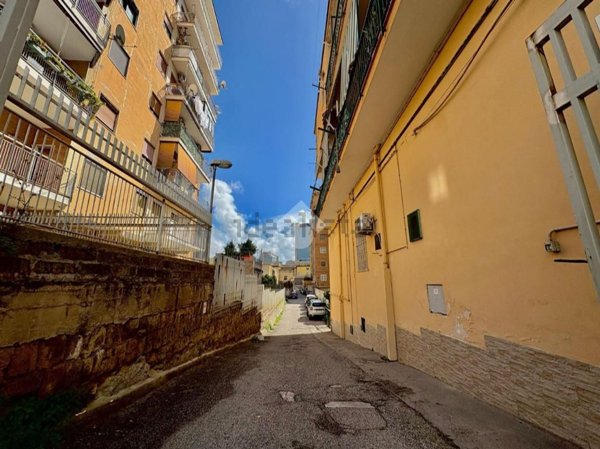 appartamento in vendita a Napoli in zona Poggioreale