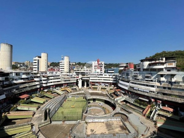 appartamento in vendita a Napoli in zona San Carlo all'Arena