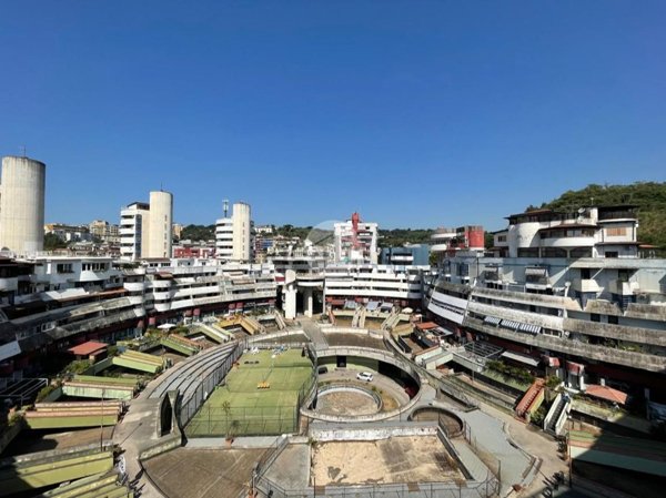 appartamento in vendita a Napoli in zona San Carlo all'Arena