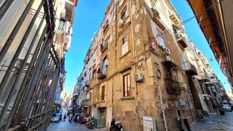 appartamento in vendita a Napoli in zona Pendino / San Giuseppe
