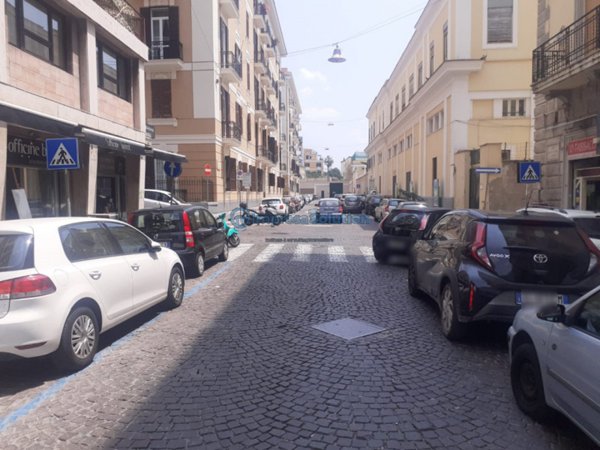 negozio in vendita a Napoli in zona Chiaia