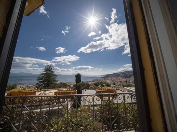casa indipendente in vendita a Napoli in zona Vomero