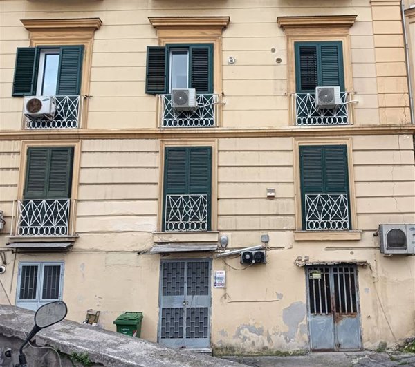 negozio in vendita a Napoli in zona Chiaia