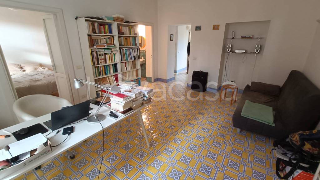 appartamento in vendita a Napoli in zona Chiaia