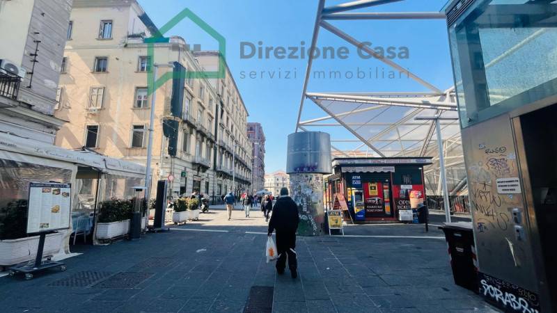 negozio in vendita a Napoli in zona Pendino / San Giuseppe
