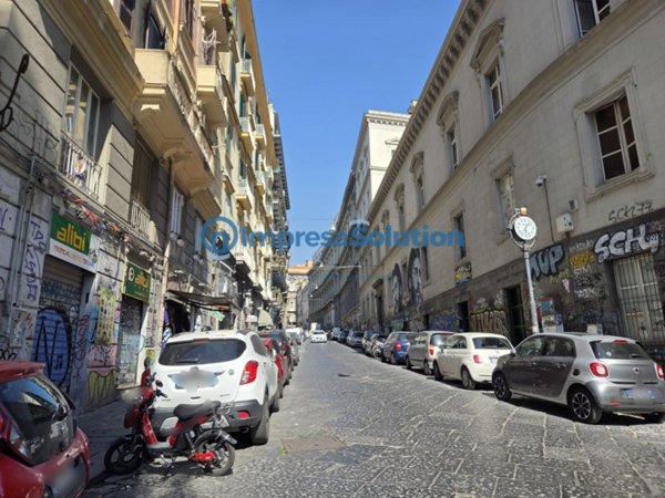 negozio in vendita a Napoli in zona Pendino / San Giuseppe