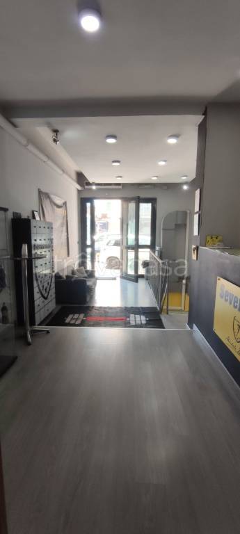 negozio in vendita a Napoli in zona Vomero