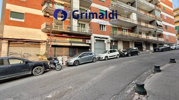 negozio in vendita a Napoli in zona Vomero